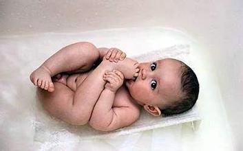 新生儿洗澡肚脐怎么护理