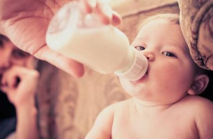 婴儿母乳喂养需要喝水吗