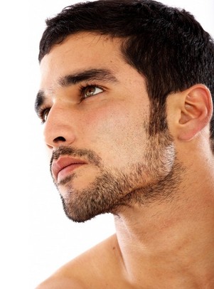 男人胡子长得快是什么原因