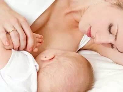 母乳喂养怎么判断宝宝是否吃饱