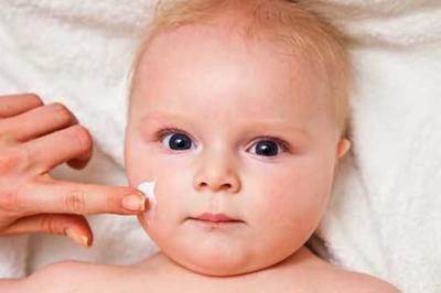 宝宝脸上的湿疹反复长