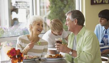 老年人吃饭时有哪些注意事项