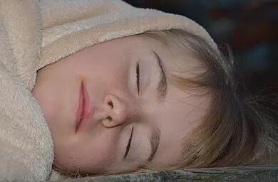 孩子睡觉流口水是什么原因呢