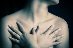 胸部下垂外扩怎么办呢