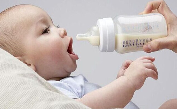 新生儿吃什么奶粉好呢？