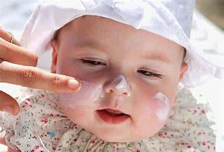 婴儿皮肤干裂怎么办 注意防晒